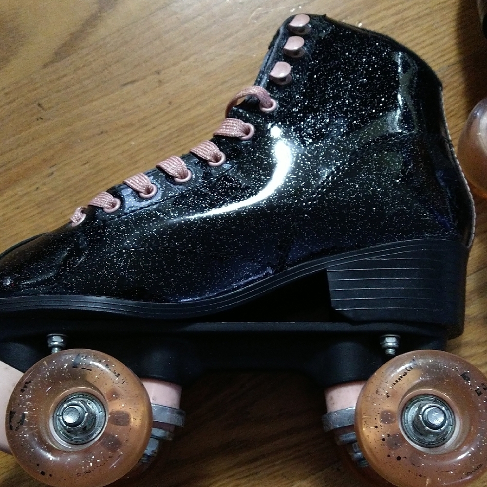 Roller Derby Candi Girl Black Glitter Roller Skates with Pink Laces - Picture 5 of 16